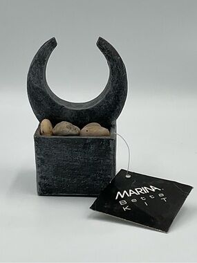 NWT Marina Betta Kit 2L Black Crescent Marble Mini Sculpture